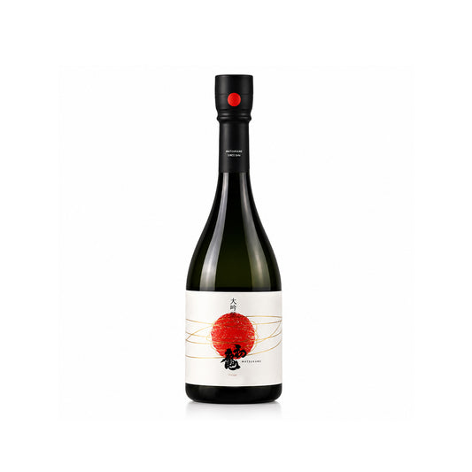 A bottle of the Hatsukme Daiginjo with white background at Sakeya.sg 