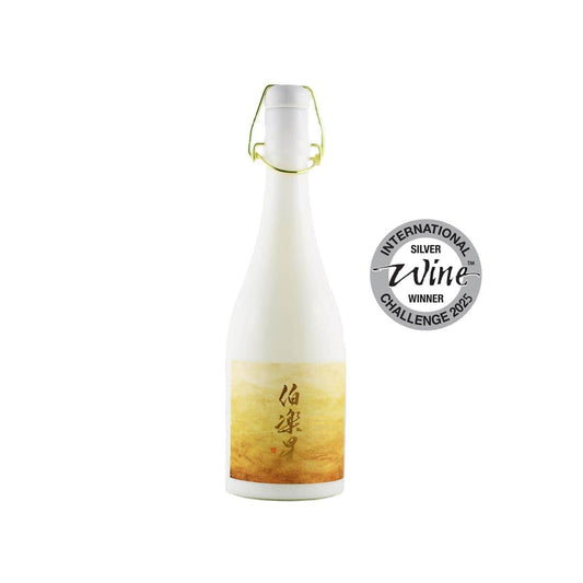 Front view of Hakurakusei Junmai Daiginjo Hikari - Ultra-premium Japanese Sake available at Sakeya.sg