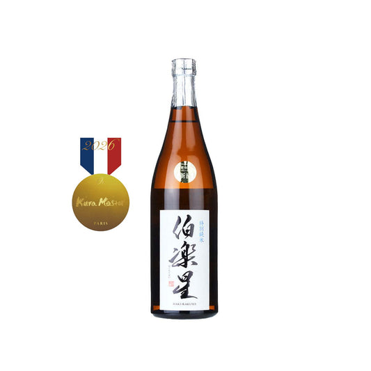 Front view of Hakurakusei Tokubetsu Junmai - Versatile food-pairing sake available at Sakeya.sg