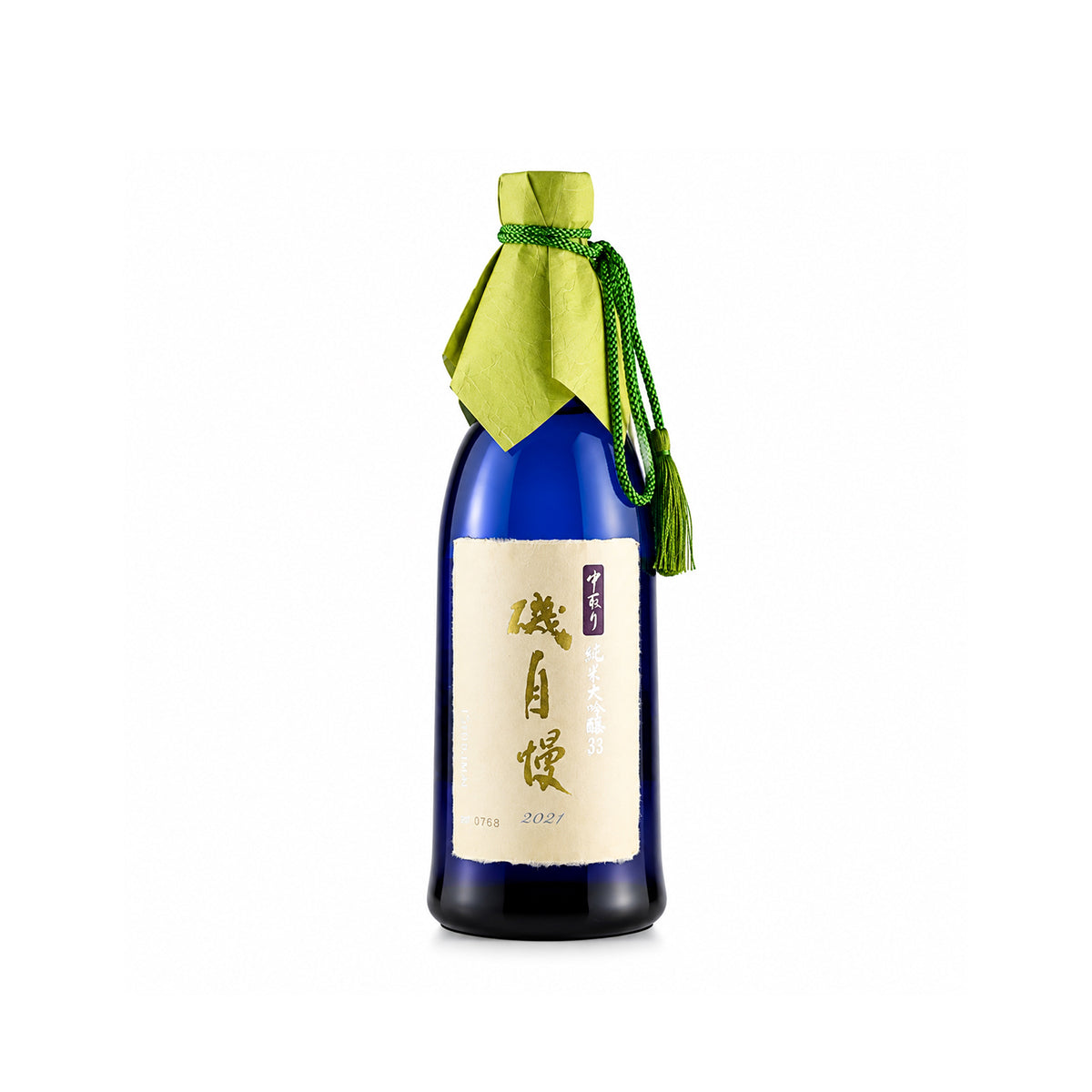 Front view of Isojiman Junmai Daiginjo Nakatori 35 - Ultra-premium heart-of-the-press sake at Sakeya.sg