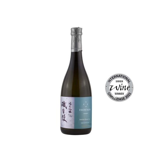 Front view of Isojiman Junmai Ginjo Yamada Nishiki - A benchmark premium Shizuoka sake available at Sakeya.s