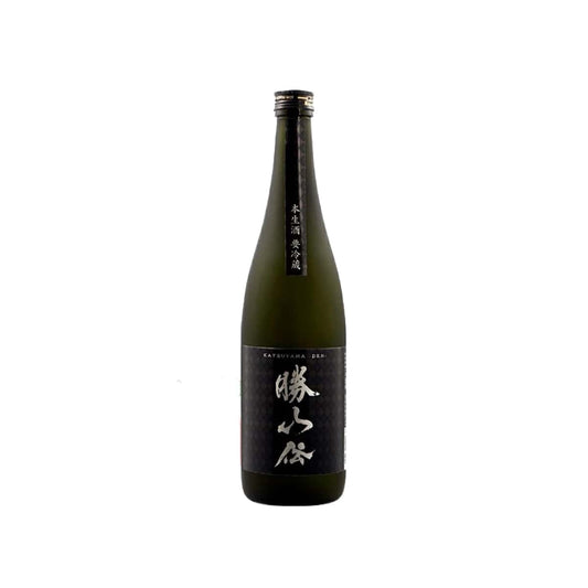 Front view of Katsuyama Den Junmai Daiginjo Nama - Fresh unpasteurized award-winning sake at Sakeya.sg