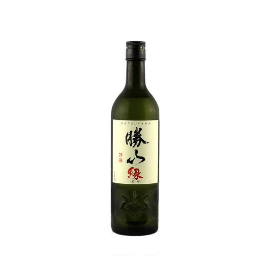 Front view of Katsuyama Tokubetsu Junmai EN bottle with a textured label featuring bold black calligraphy and a red stamp