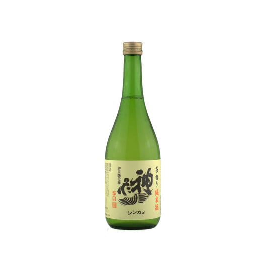Front view of Shinkame Karakuchi Junmai bottle featuring the iconic "God Turtle" branding and traditional Japanese calligraphy