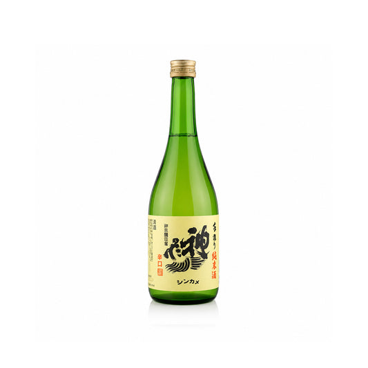 shinkame-karakuchi-junmai-sake with white back ground recommend to serve it warm 