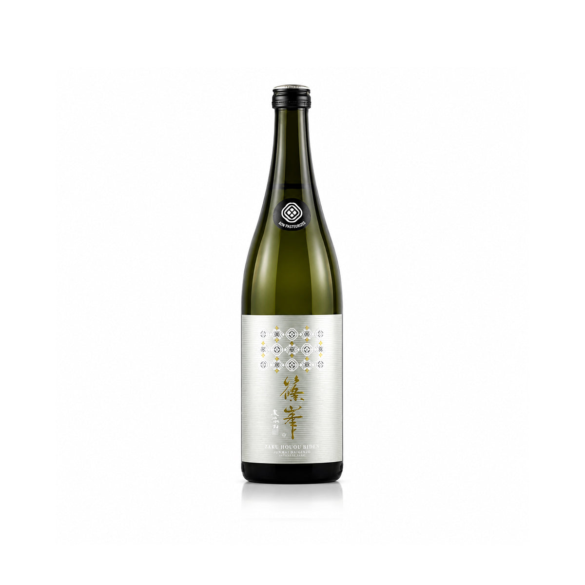 Front view of Shinomine Junmai Daiginjo Blanc bottle, featuring the minimalist "Blanc" series label and elegant Chiyoshuzo branding