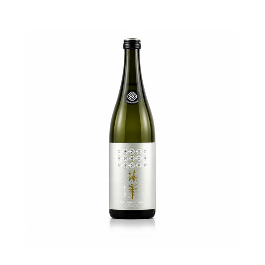 Front view of Shinomine Junmai Daiginjo Blanc bottle, featuring the minimalist "Blanc" series label and elegant Chiyoshuzo branding