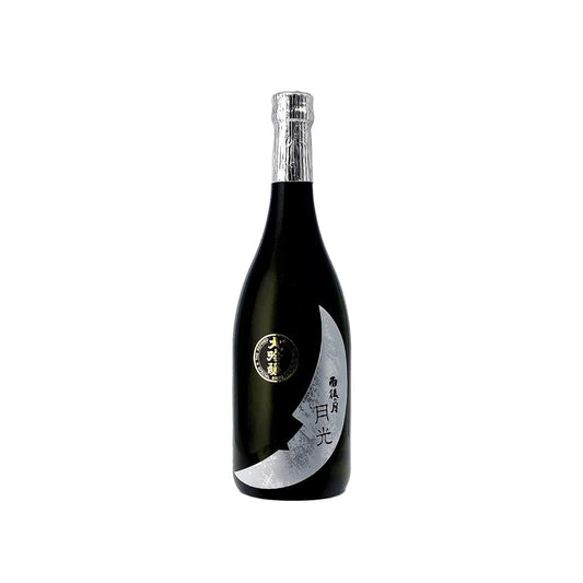 Front view of Ugonotsuki Daiginjo Gekko bottle featuring the elegant, minimalist label and Hiroshima brewery branding.