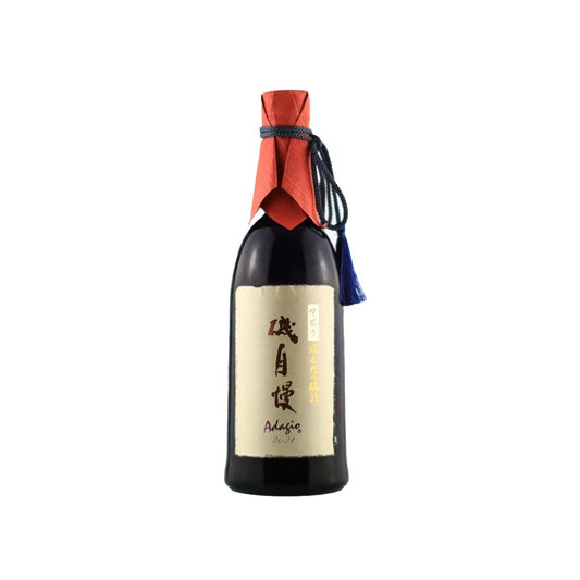 Front view of Isojiman Junmai Daiginjo Nakatori Adagio - Ultra-rare aged masterpiece at Sakeya.sg